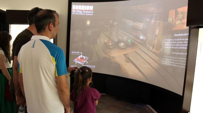 Kral Midas &Uuml;&ccedil; Boyutlu Tanıtılıyor