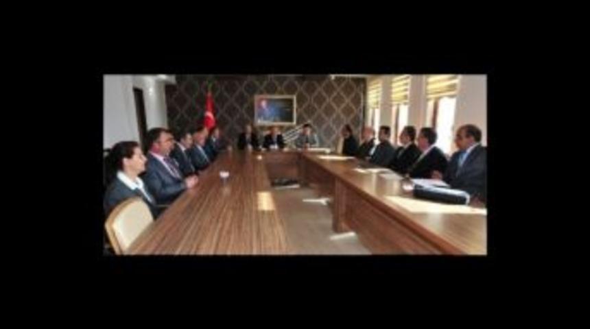 Vali &Ouml;zt&uuml;rk'ten Milli Eğitim M&uuml;d&uuml;rl&uuml;ğ&uuml;ne Veda Ziyareti