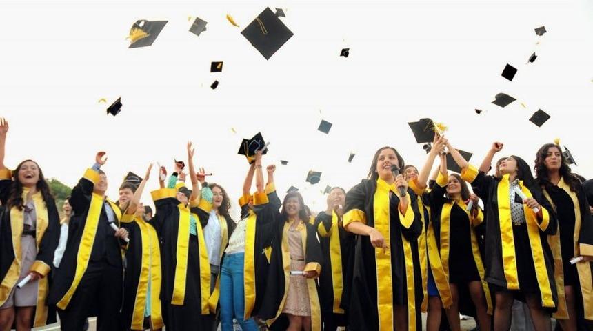 Eyüp Topçu Anadolu Lisesi'nde Mezuniyet Coşkusu