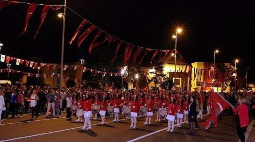 Odt&uuml; Koleji, Gen&ccedil;lik Bayramı'nda Fener Alayı D&uuml;zenledi