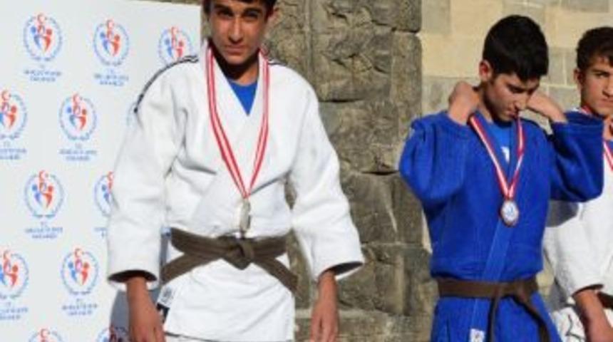 Balkanların Bronz Çocuğu