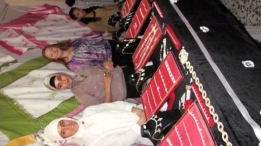 Hem Yılsonu Sergisi D&uuml;zenledi