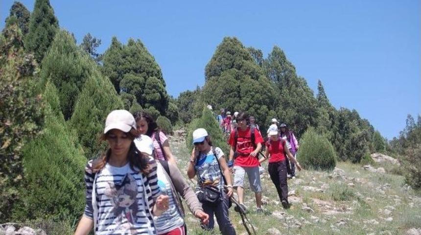 Boz&uuml;y&uuml;k Kız Teknik Ve Meslek Lisesi'nden Doğa Y&uuml;r&uuml;y&uuml;ş&uuml;