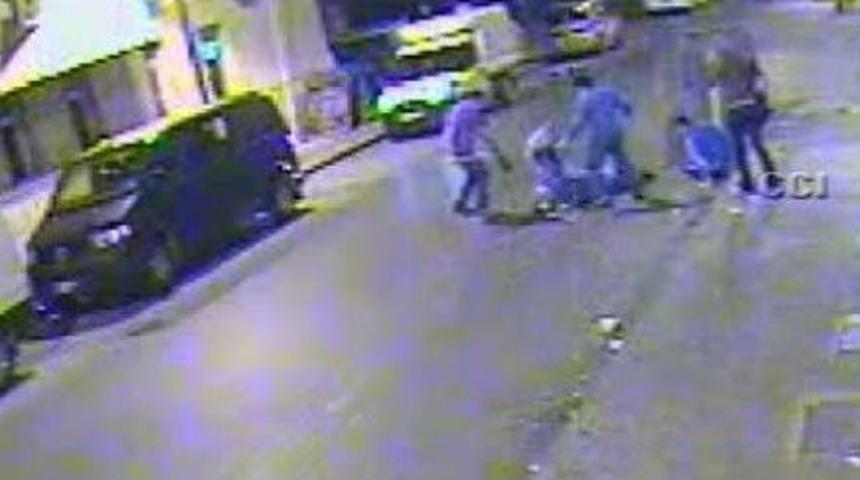 Eniştelerini Sokak Ortasında Lin&ccedil; Ettiler