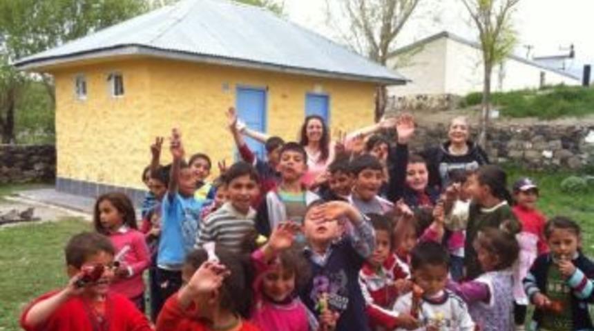 Nene Hatun K&ouml;y&uuml; İlk&ouml;ğretim Okuluna Yardım