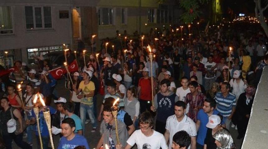 Gelibolu&rsquo;da Meşaleli Fener Alayı