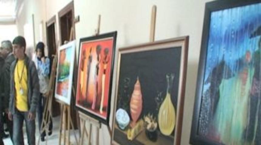 &Ouml;ğrenciler &ldquo;eserlerini&rdquo; Sergiledi