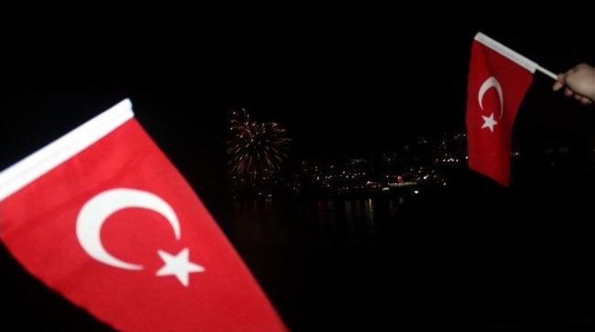 19 Mayıs Bayramı&rsquo;nda Gece Y&uuml;r&uuml;y&uuml;ş&uuml; Yaptılar