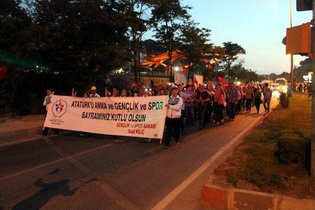 19 Mayıs Bayramı&rsquo;nda Gece Y&uuml;r&uuml;y&uuml;ş&uuml; Yaptılar 2