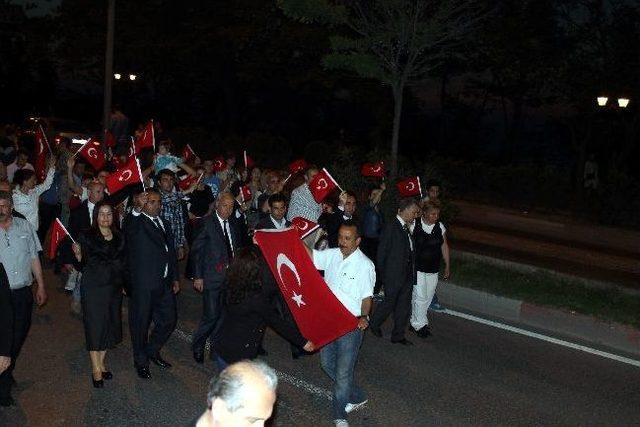 19 Mayıs Bayramı&rsquo;nda Gece Y&uuml;r&uuml;y&uuml;ş&uuml; Yaptılar 3
