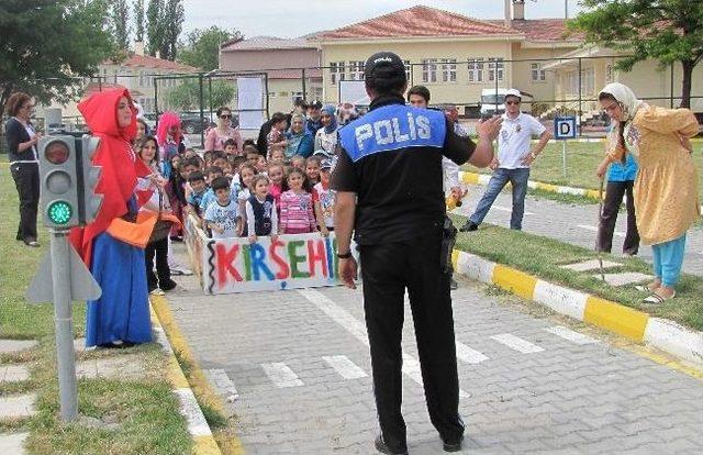 &ldquo;trafikte Eğitimli &Ccedil;ocuklar G&uuml;venli Yolculuklar&rdquo; Projesi Hayata Ge&ccedil;ti 3