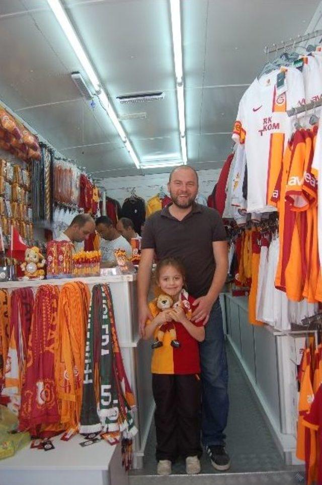 Galatasaray Şampiyonluk Tişörtleri Yok Satıyor