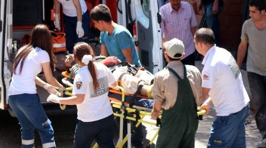 &Uuml;zerine İnşaat Malzemesi Dolu Sepet D&uuml;şen İş&ccedil;i Ağır Yaralandı