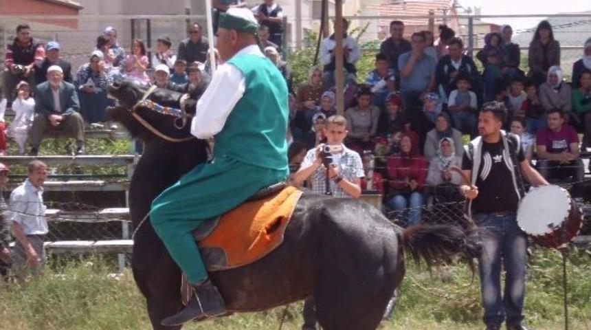 19 Mayıs T&ouml;renlerinde Cirit G&ouml;sterisi B&uuml;y&uuml;k İlgi G&ouml;rd&uuml;