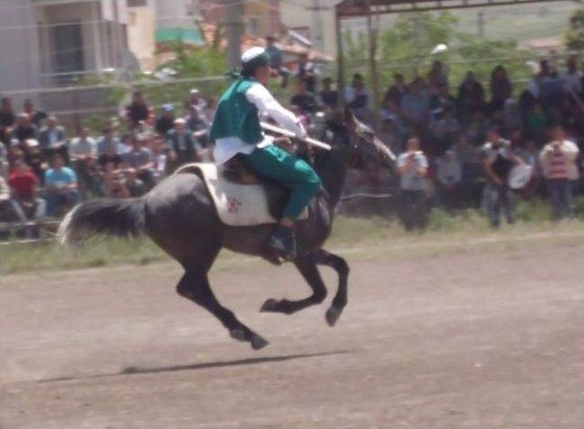 19 Mayıs T&ouml;renlerinde Cirit G&ouml;sterisi B&uuml;y&uuml;k İlgi G&ouml;rd&uuml; 1