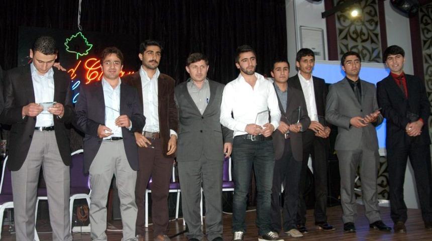 DP&Uuml;'l&uuml; &Ouml;ğrencilerin Mezuniyet Sevinci