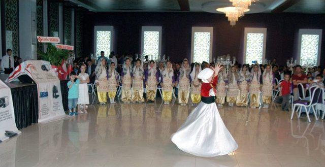 DP&Uuml; l&uuml; &Ouml;ğrencilerin Mezuniyet Sevinci 1