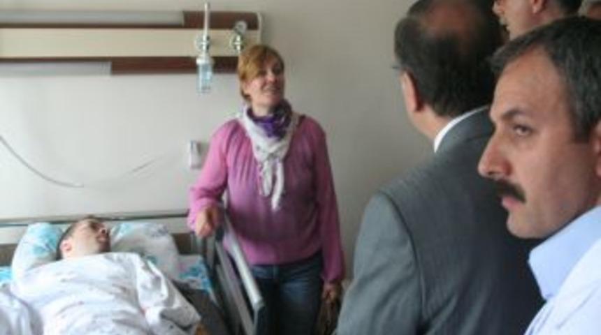 Vali Savaş, Balon Kazasında Yaralananları Hastanede Ziyaret Etti