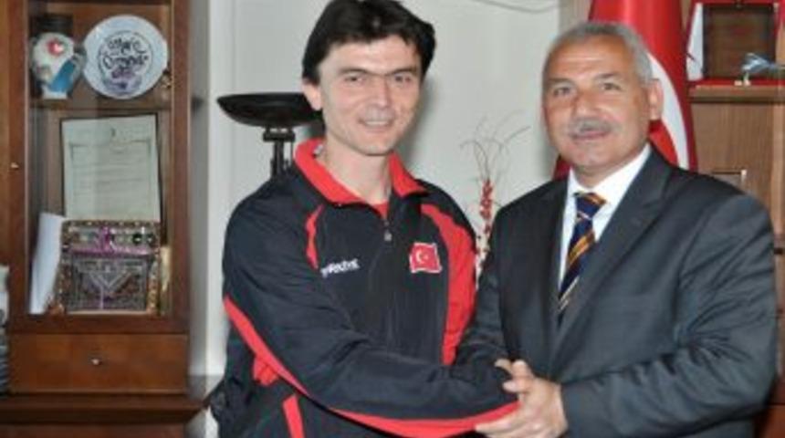 Halter Milli Takımı Eğirdir&rsquo;de Kampa Girdi