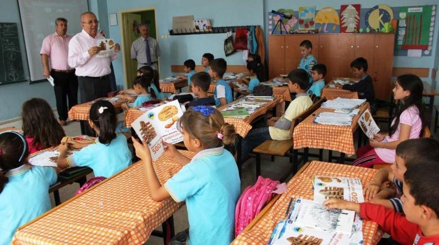 Minikler Ekmek Israfı Konusunda Broşürle Bilinçlendiriliyor