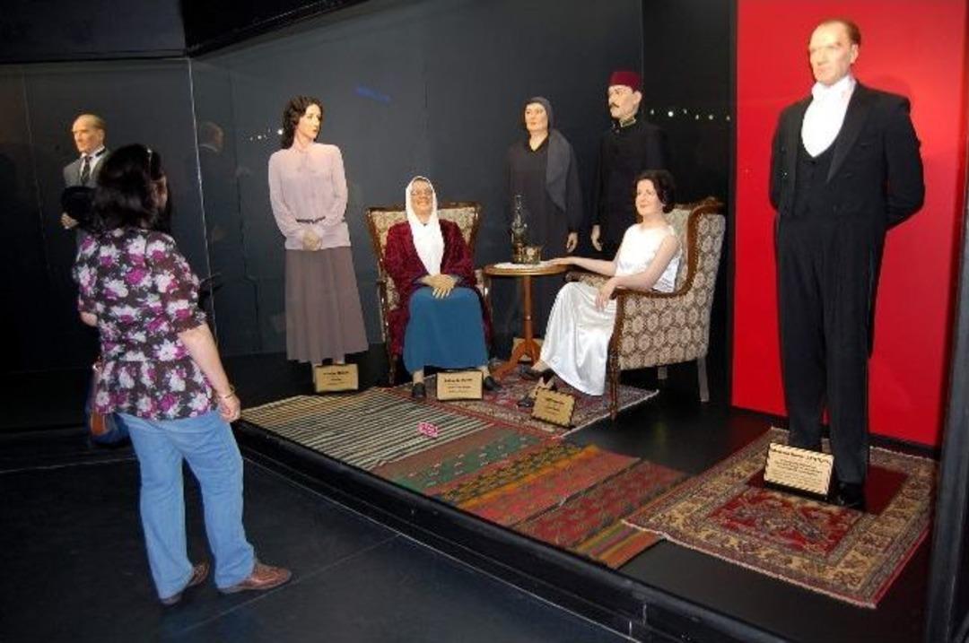 T&uuml;rkiye&rsquo;nin İlk &lsquo;balmumu Heykeller M&uuml;zesi&rsquo;ne B&uuml;y&uuml;k İlgi