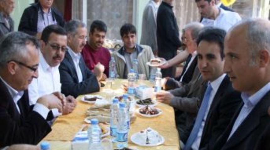 G&uuml;lnar&rsquo;da &Ouml;ğrenciler Yararına Kermes