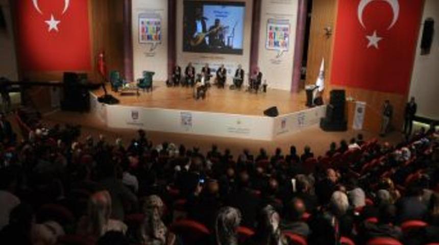 Hayrunnisa G&uuml;l: Okuma Alışkanlığı I&ccedil;in K&uuml;t&uuml;phane Geleneğimizi Canlandırmalıyız