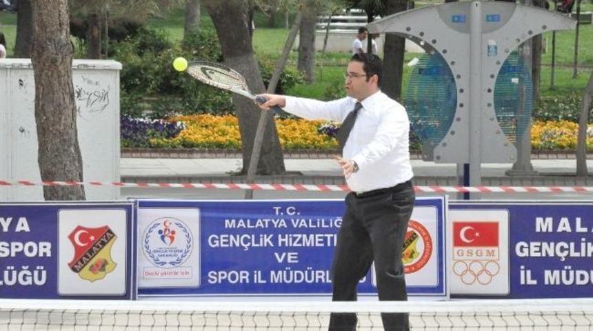 Tenise B&uuml;y&uuml;k İlgi