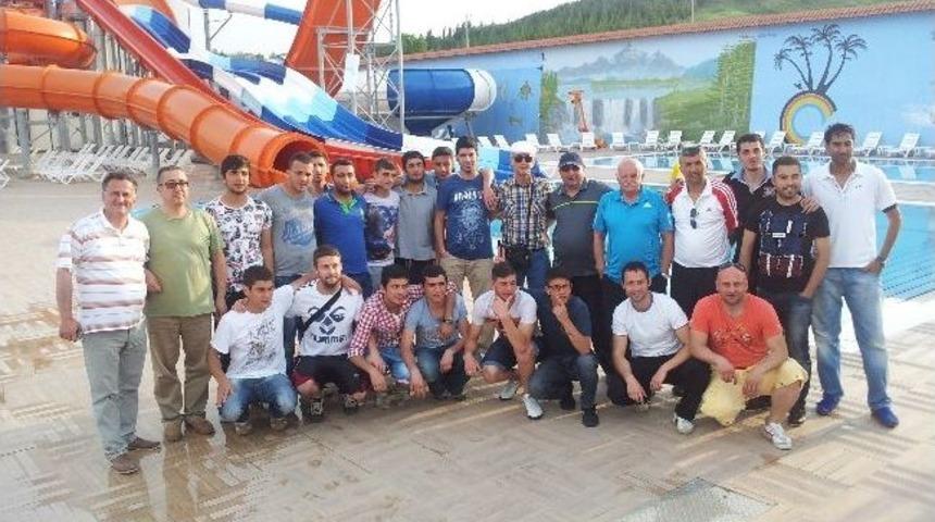 Yalovalı Efsane Futbolcuya Doğum G&uuml;n&uuml; S&uuml;rprizi