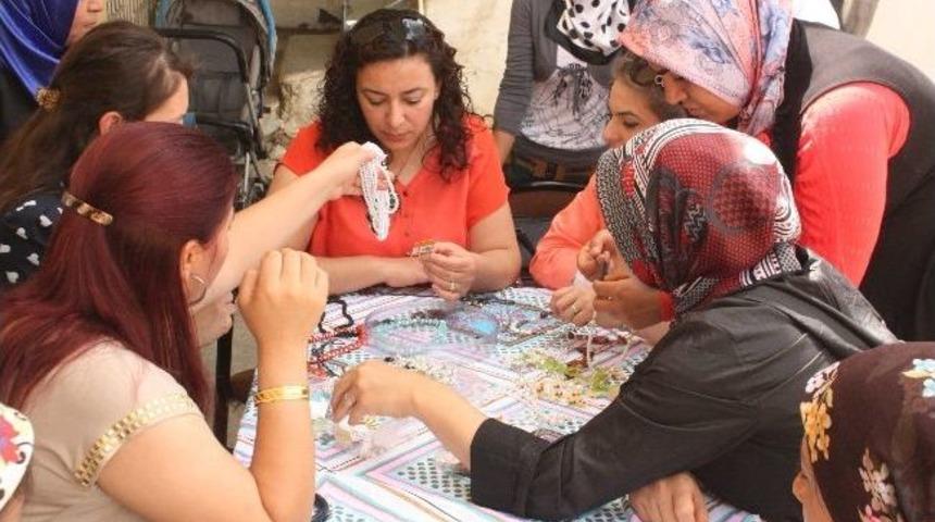 Bayan Polislerden Kurs Merkezini Ziyaret