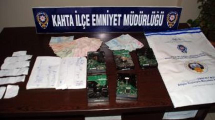 Ka&ccedil;ak Bahis Oynattığı İddia Edilen İş Yerlerine Baskın: 7 G&ouml;zaltı