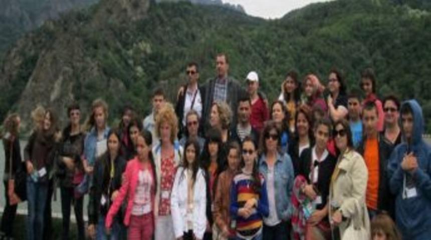 Zileli 12 Ilkokul &Ouml;ğrencisi Romanya'ya Gitti