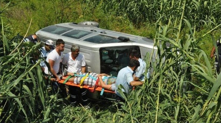 Tarsus'ta Trafik Kazası: 2 Yaralı