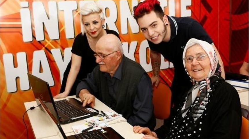 Model Grubu &Uuml;yeleri İnternetle Değişen Hayatlarını Anlattı