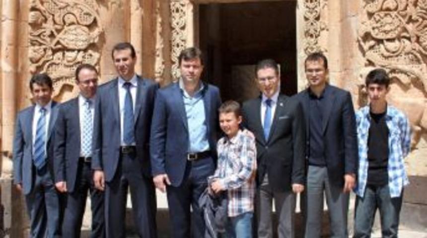 Ertuğrul Sağlam, Ahmedi Hani Futbol Turnuvası'na Katıldı