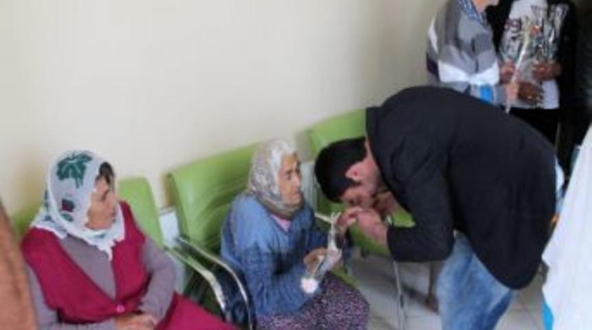 Tuncelili Gen&ccedil;ler Huzurevini Ziyaret Etti