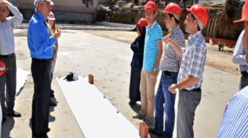 Başkan Yenihan, Y&ouml;resel &Uuml;r&uuml;nler Pazarı Inşaatını Denetledi