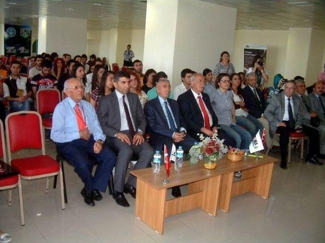 Toprak Dede, &Uuml;niversiteli Gen&ccedil;lere Seslendi 1