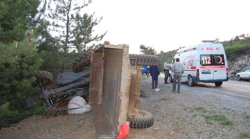 Lastiği Patlayan Trakt&ouml;r Şarampole Yuvarlandı