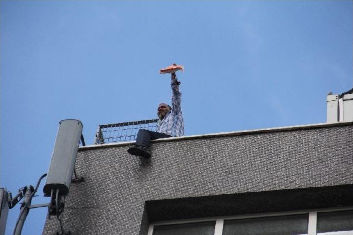 Borcu Y&uuml;z&uuml;nden &Ccedil;atıya &Ccedil;ıkarak İntihara Kalkıştı