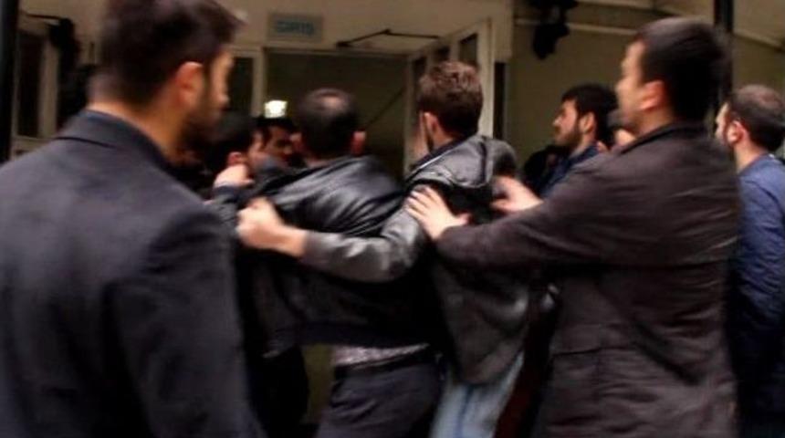 &Ouml;ğrencilerin Kavgasını Polis G&uuml;&ccedil;l&uuml;kle Ayırdı