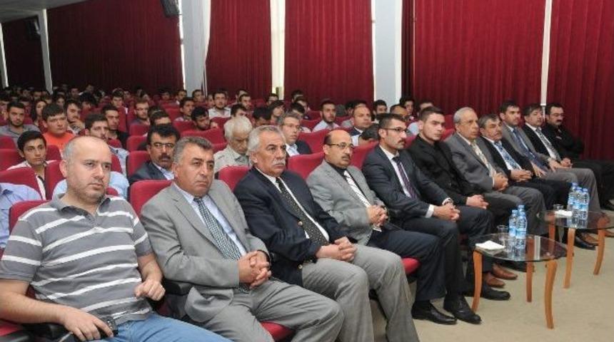 Ak&uuml;&rsquo;de Yeni Anayasa &Ccedil;alışmaları Anlatıldı