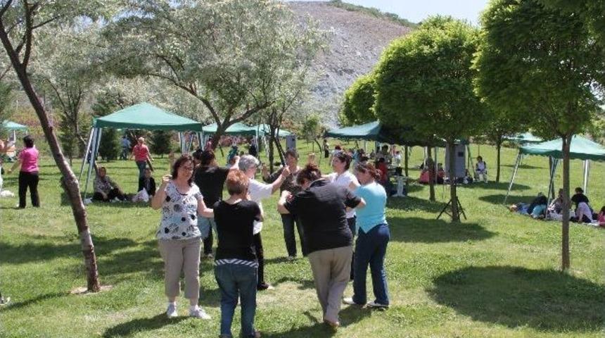 B&uuml;y&uuml;kşehir&rsquo;in Kursiyer Kadınları Piknikte Buluştu