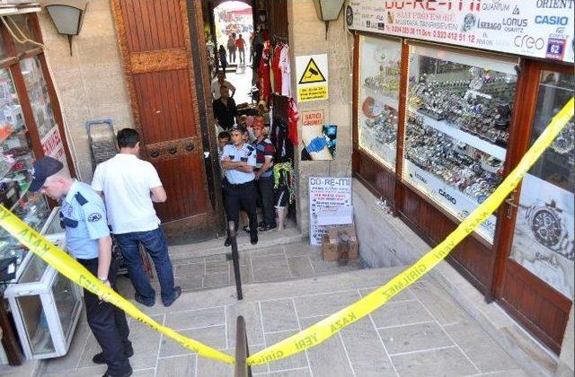 Pompalı t&uuml;fekle kalabalığın arasına daldı 1