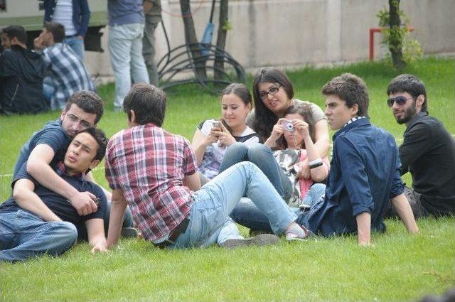 B&uuml;lent Ecevit &Uuml;niversitesi B&uuml;y&uuml;meye Devam Ediyor 1