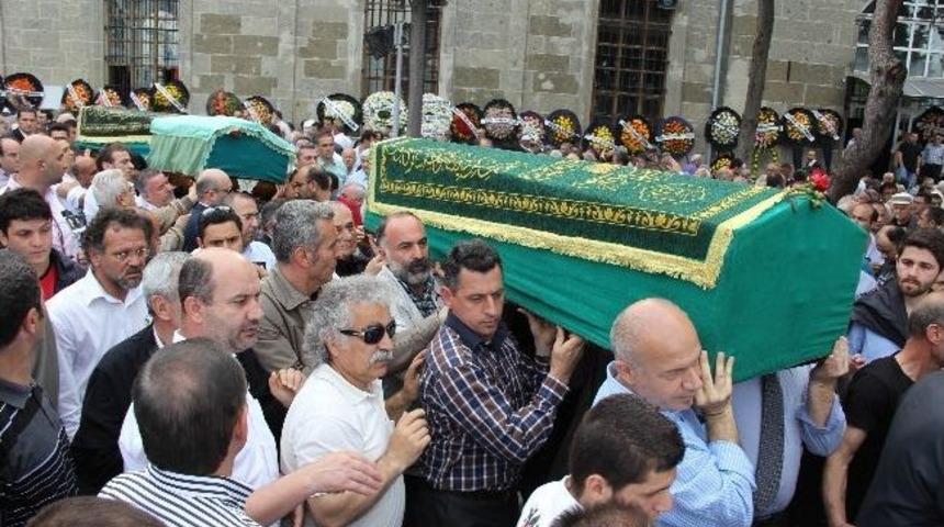 Kazada Hayatını Kaybedenler Toprağa Verildi