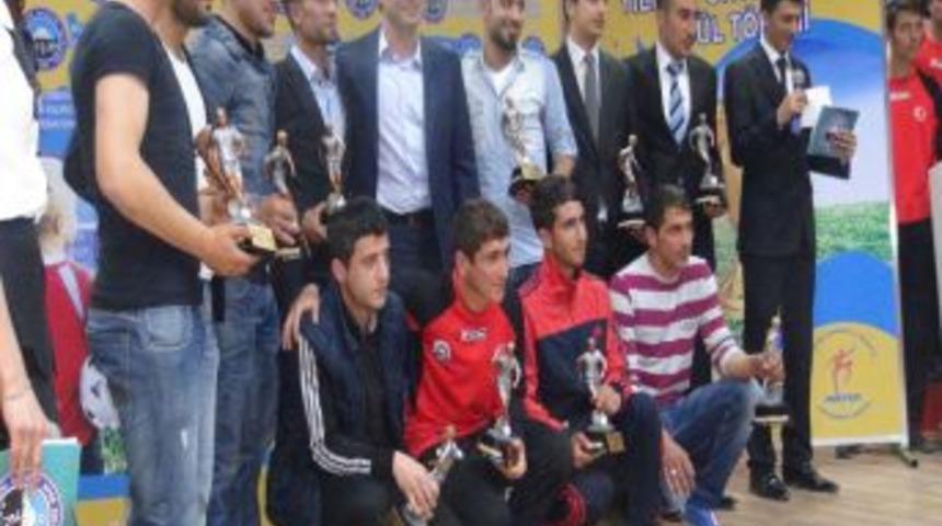 Ağrı'da 'Yılın Spor Adamları' &Ouml;d&uuml;llerini Aldı