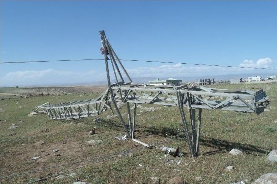 İdil&rsquo;de Fırtına Zarara Neden Oldu