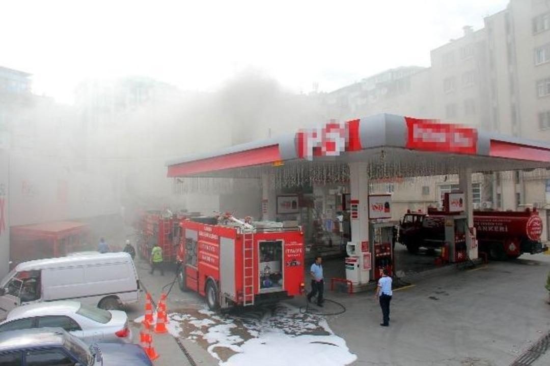 Akaryakıt İstasyonunda Elektrik Panosu Patladı: 1 Yaralı