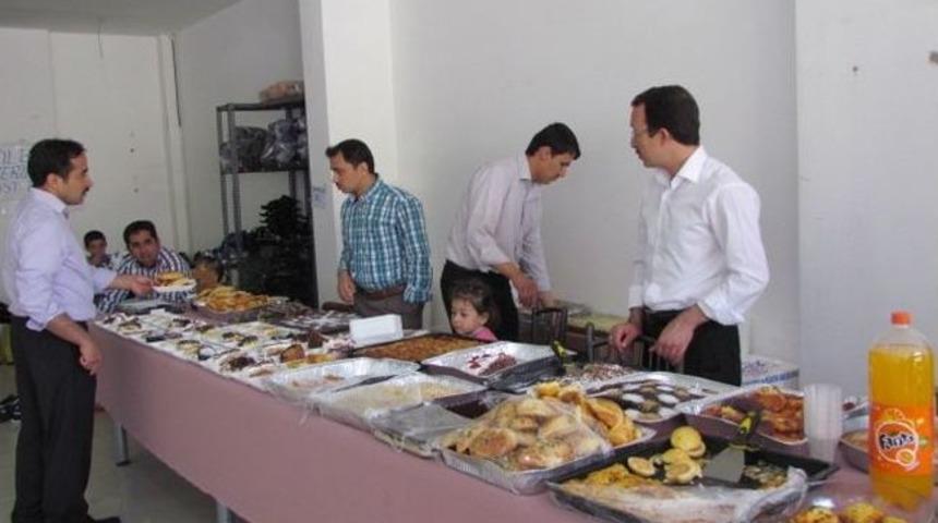 Fakir &Ouml;ğrenciler Yararına Kermes D&uuml;zenlendi